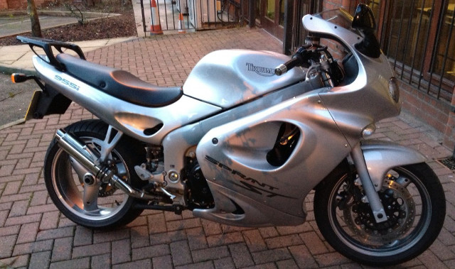 Triumph Sprint 955i with SP Engineering exhaust